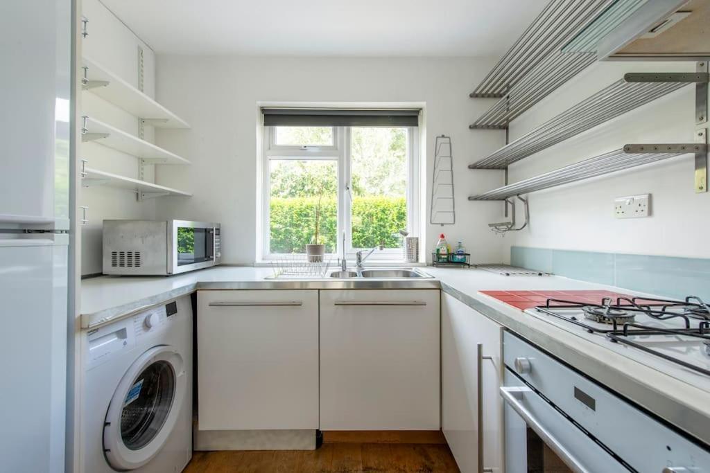 Lovely 2-Bed 15 Minutes To Central Londen Buitenkant foto