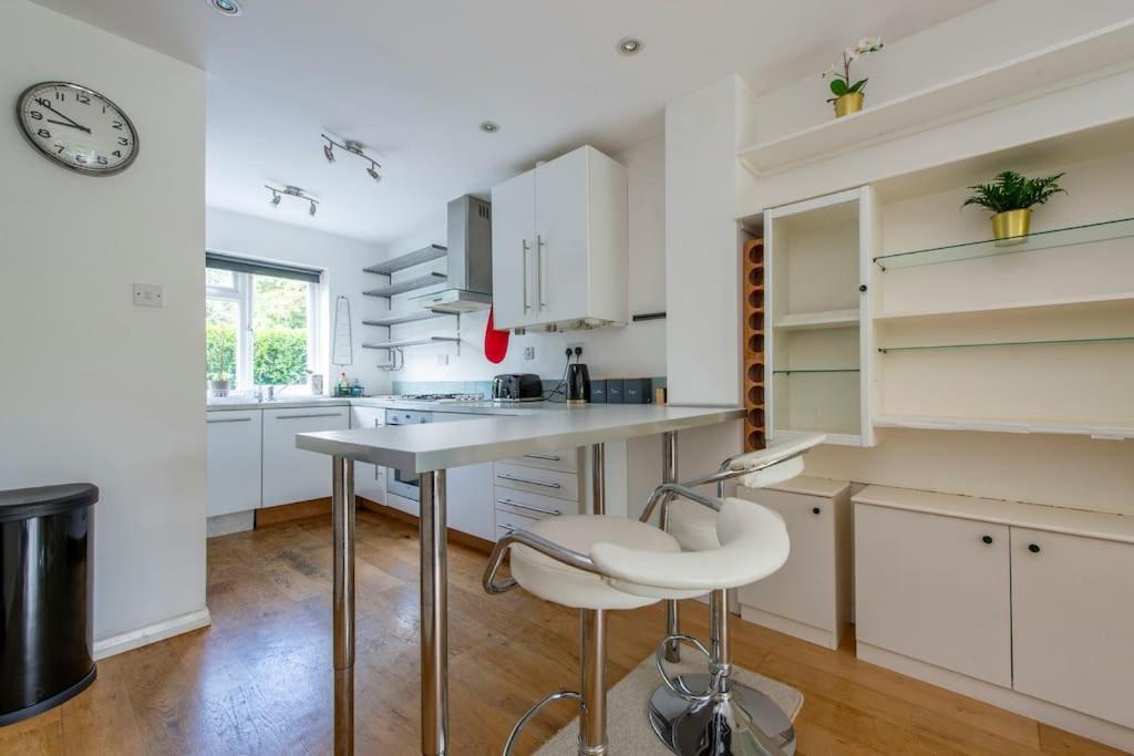 Lovely 2-Bed 15 Minutes To Central Londen Buitenkant foto