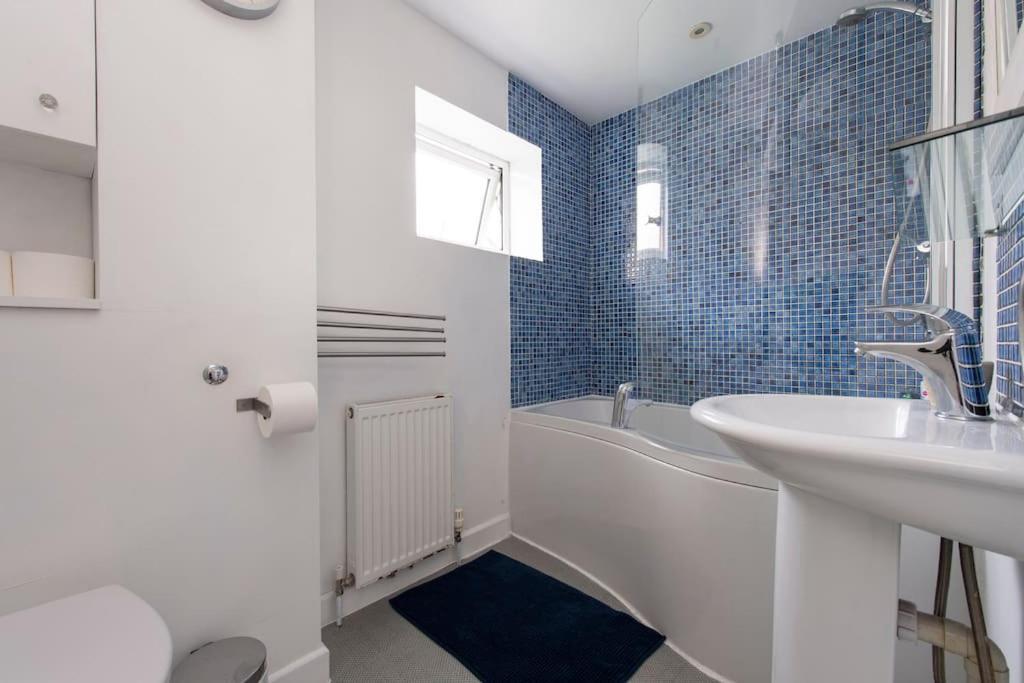 Lovely 2-Bed 15 Minutes To Central Londen Buitenkant foto