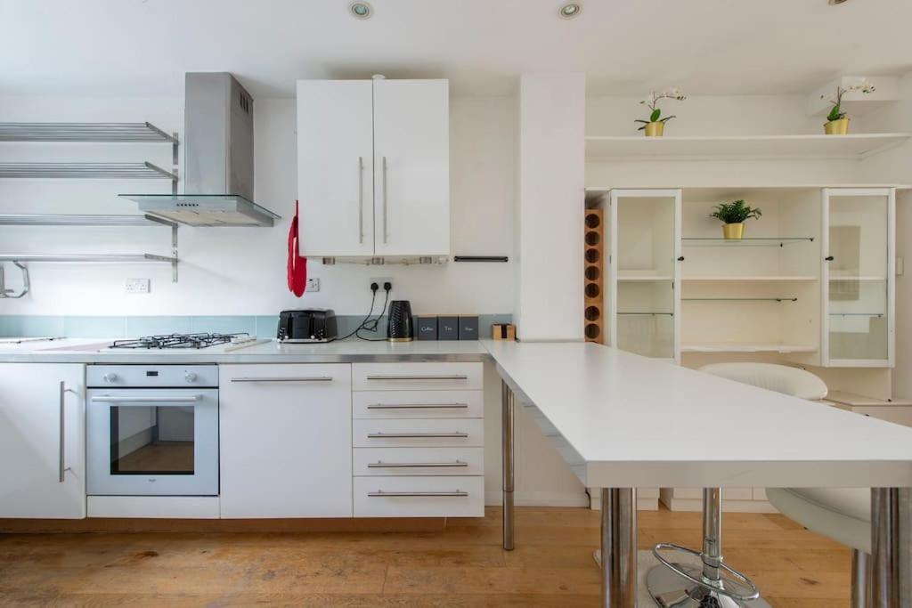 Lovely 2-Bed 15 Minutes To Central Londen Buitenkant foto