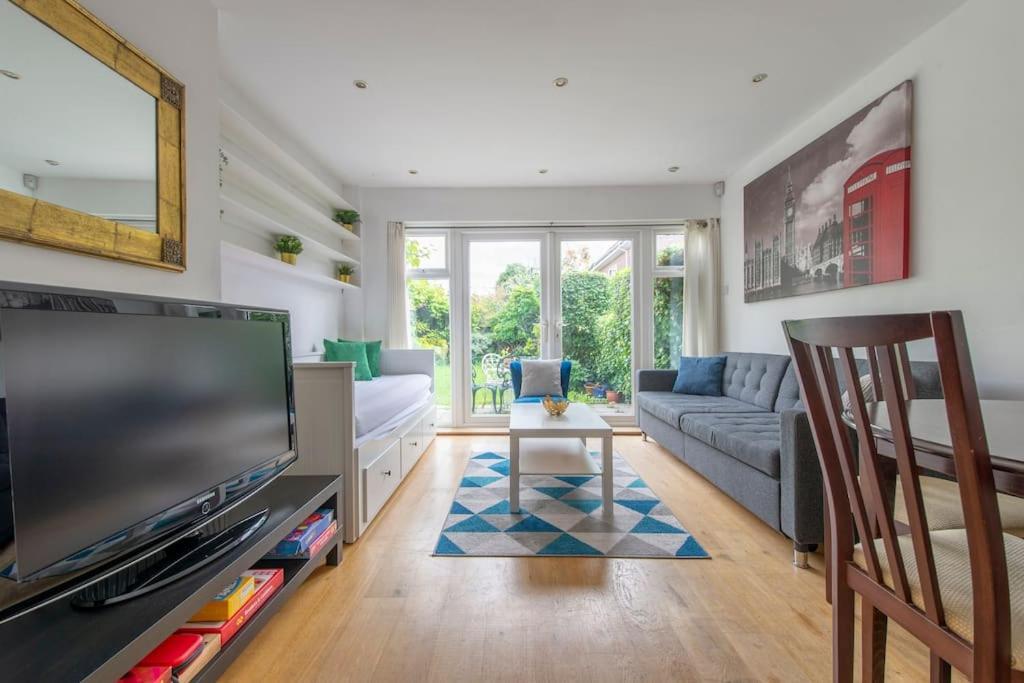Lovely 2-Bed 15 Minutes To Central Londen Buitenkant foto