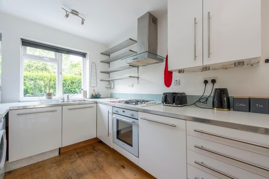 Lovely 2-Bed 15 Minutes To Central Londen Buitenkant foto