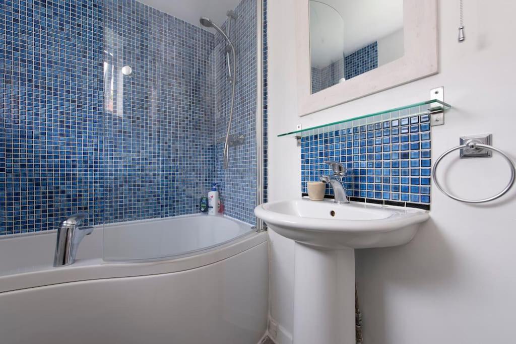 Lovely 2-Bed 15 Minutes To Central Londen Buitenkant foto
