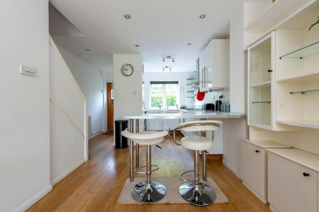 Lovely 2-Bed 15 Minutes To Central Londen Buitenkant foto