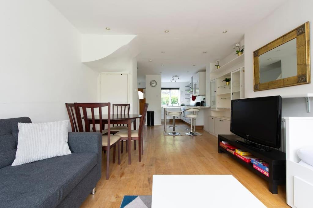 Lovely 2-Bed 15 Minutes To Central Londen Buitenkant foto