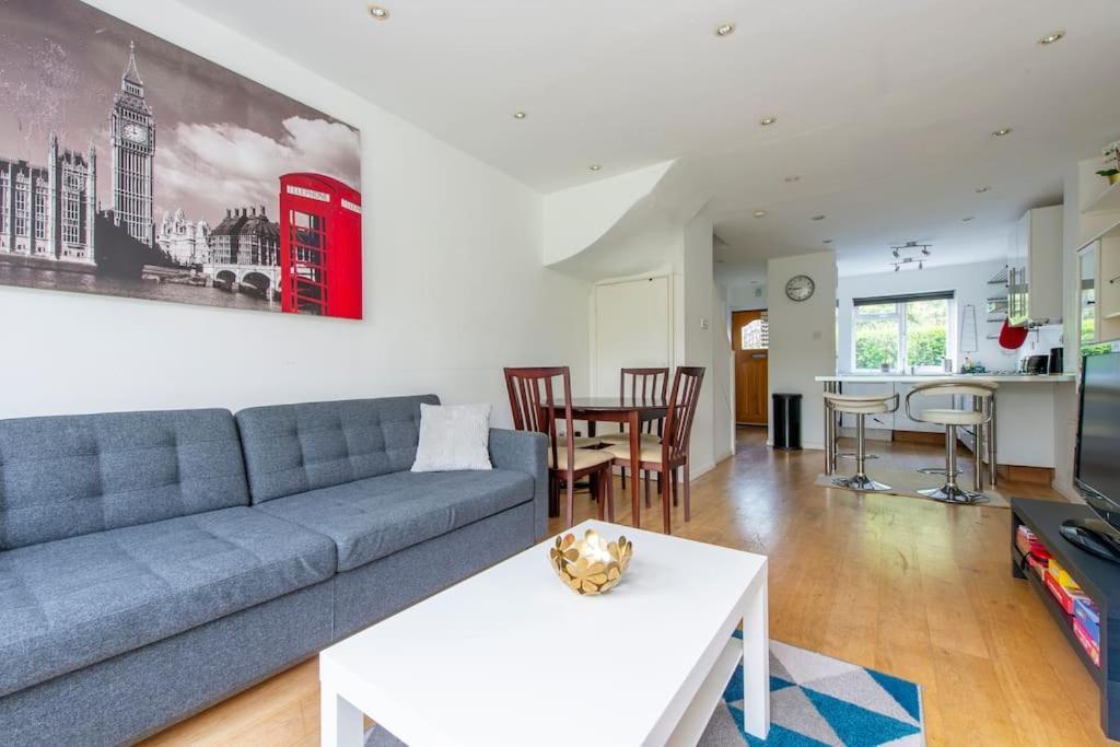 Lovely 2-Bed 15 Minutes To Central Londen Buitenkant foto