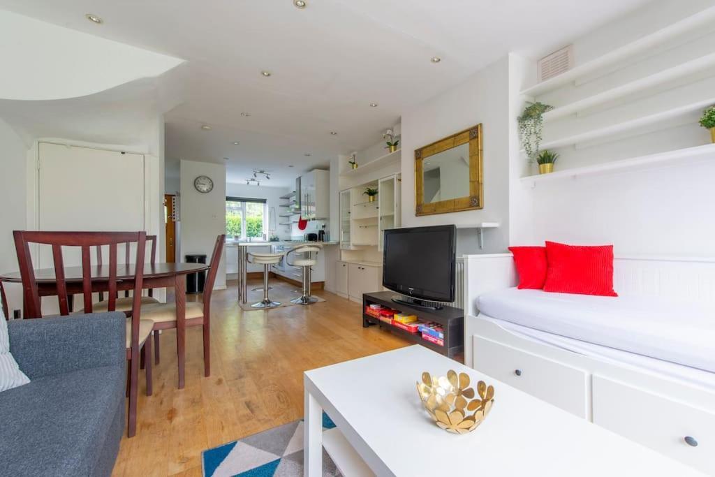 Lovely 2-Bed 15 Minutes To Central Londen Buitenkant foto